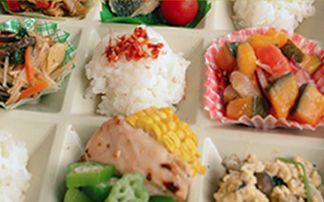 食品工場の品質管理スタッフ